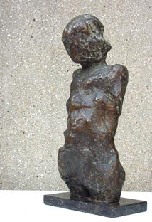 Jean Roulland, Buste d'enfant, 1962. Bronze - H 38,6 L 15,7 Pr 12,8 cm.